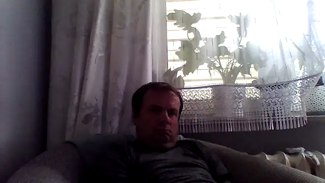 Snapshot of grzes19763 chatting on June 3, 2026, 2:33 pm grzes19763 online show from June 3, 2026, 2:33 pm