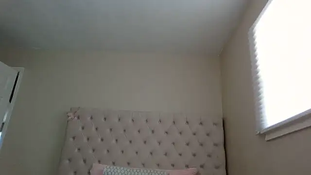 beautylovess online show from December 15, 2025, 6:12 pm