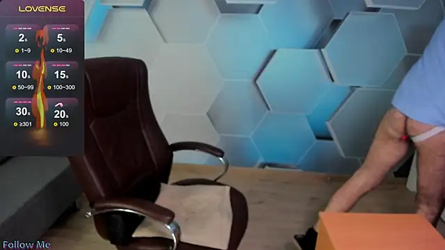 SteveTiger online show from November 28, 2025, 8:17 am