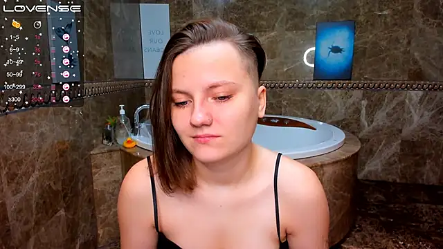 MelindaTin online show from October 12, 2025, 2:21 am