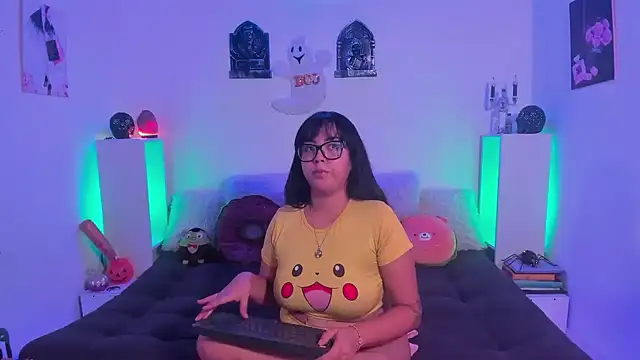 Snapshot of LillyCandy chatting on October 21, 2025, 12:55 am LillyCandy online show from October 21, 2025, 12:55 am