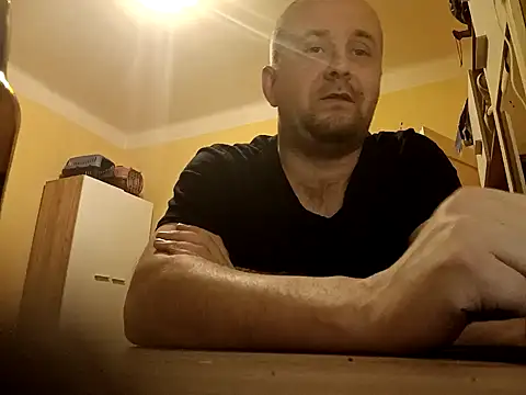 Snapshot of MrWhitePL chatting on December 27, 2024, 11:31 pm MrWhitePL online show from December 27, 2024, 11:31 pm