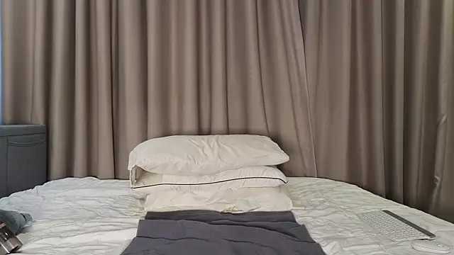 LucyNuty online show from November 30, 2025, 5:11 am