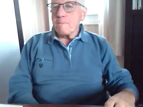 Snapshot of johnjohn622662 chatting on October 6, 2025, 9:40 am johnjohn622662 online show from October 6, 2025, 9:40 am