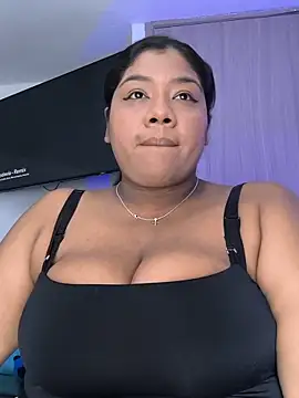 paola091 online show from May 13, 2026, 9:33 pm