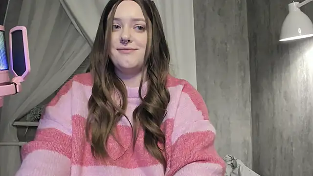 Sophia Edwards online show from December 8, 2024, 8:04 pm