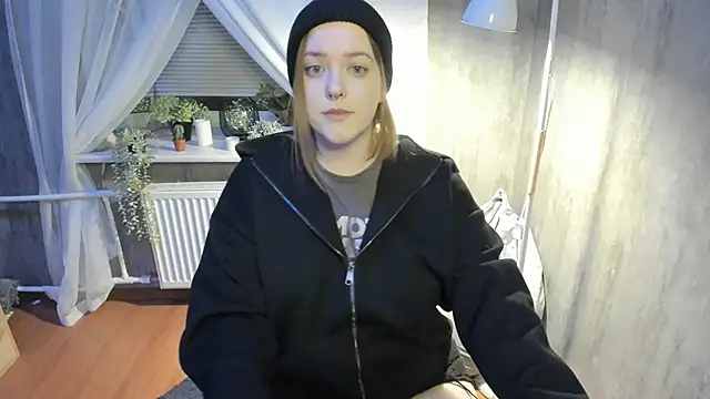 Sophia Edwards online show from February 21, 2025, 6:48 pm