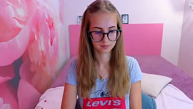 AliceAdams online show from September 17, 2025, 6:48 am