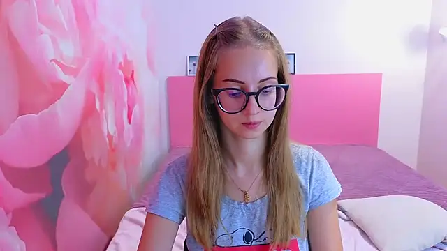 AliceAdams online show from October 4, 2025, 7:01 pm