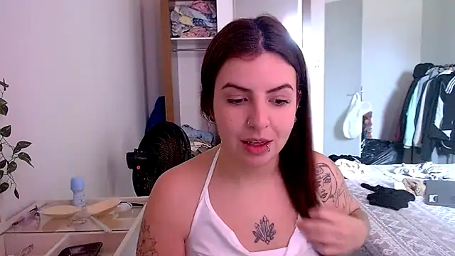 chelbyy online show from October 3, 2025, 2:58 pm