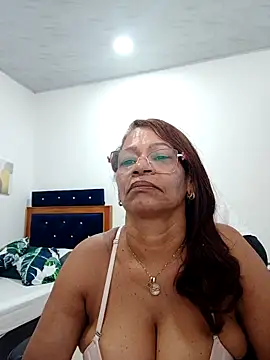 BustyMilf  online show from October 23, 2025, 1:10 pm