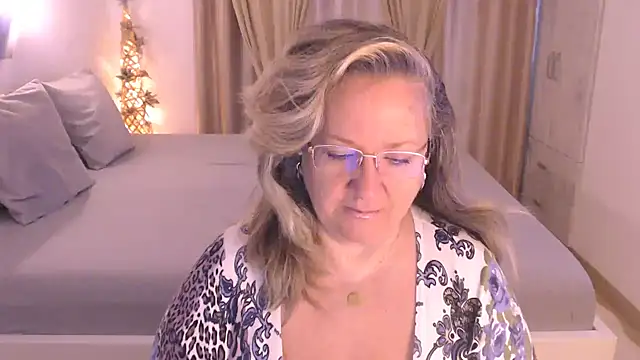 Snapshot of Raisshy chatting on November 19, 2025, 6:57 am Raisshy online show from November 19, 2025, 6:57 am