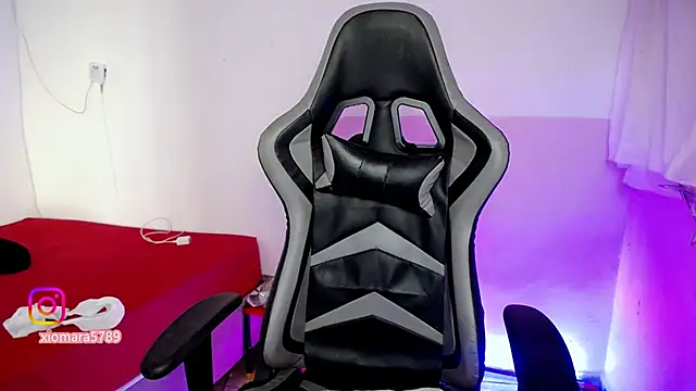 ninatiny online show from December 27, 2024, 2:33 pm