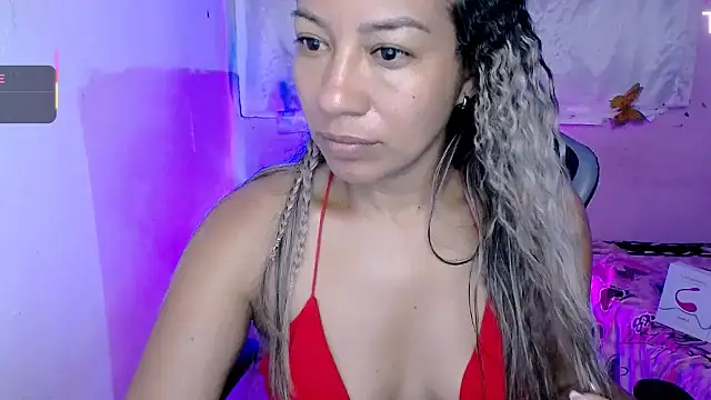 ninatiny online show from October 14, 2025, 9:43 am