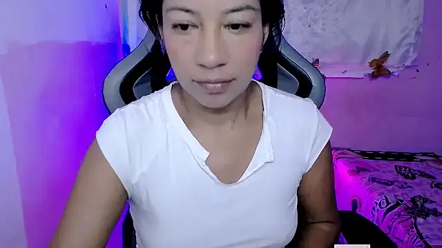 ninatiny online show from October 28, 2025, 10:41 am