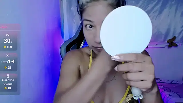 ninatiny online show from November 16, 2025, 10:43 am