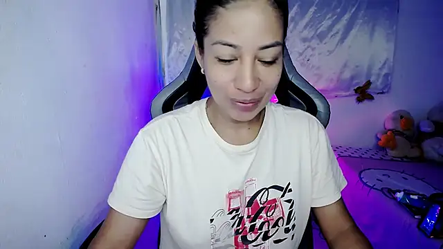 ninatiny online show from February 15, 2026, 11:19 am