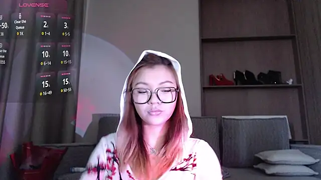 Nyx Lina online show from May 11, 2026, 4:40 am