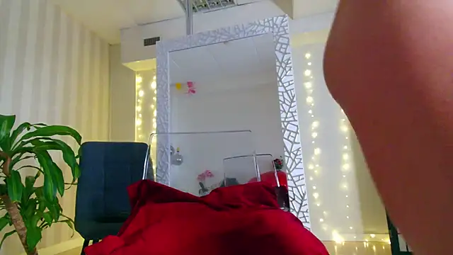 girl nextd00r online show from February 15, 2025, 6:23 pm