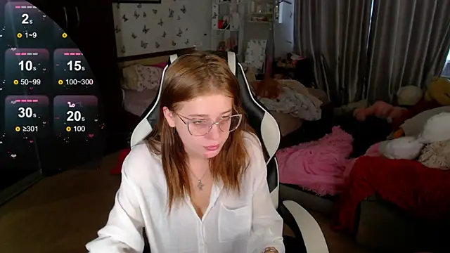 Snapshot of Kira_honeyy chatting on April 12, 2026, 6:40 am Kira honeyy online show from April 12, 2026, 6:40 am