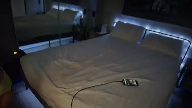 Snapshot of MikyFoxx chatting on January 5, 2025, 8:54 am MikyFoxx online show from January 5, 2025, 8:54 am