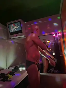 Snapshot of MikyFoxx chatting on February 9, 2025, 2:49 am MikyFoxx online show from February 9, 2025, 2:49 am