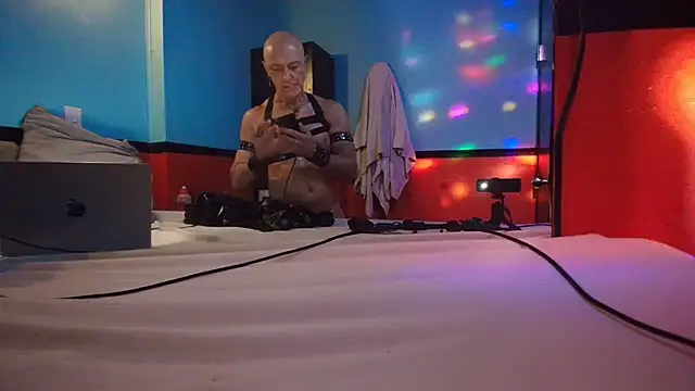 Snapshot of MikyFoxx chatting on March 16, 2025, 12:22 pm MikyFoxx online show from March 16, 2025, 12:22 pm