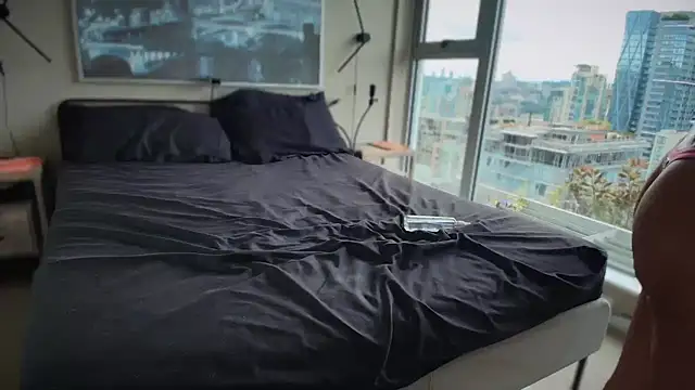 Snapshot of MikyFoxx chatting on October 16, 2025, 6:31 pm MikyFoxx online show from October 16, 2025, 6:31 pm