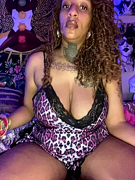 Snapshot of MzParker chatting on September 12, 2025, 2:17 pm MzParker online show from September 12, 2025, 2:17 pm