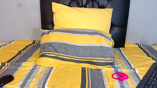 YoungRose18 online show from February 28, 2025, 11:47 am