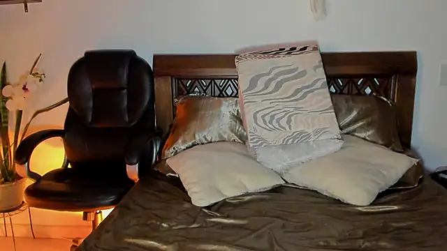 Ariella tits online show from April 16, 2026, 10:56 pm