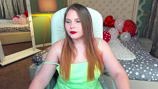 Snapshot of VinnaSky chatting on February 12, 2025, 7:56 pm VinnaSky online show from February 12, 2025, 7:56 pm