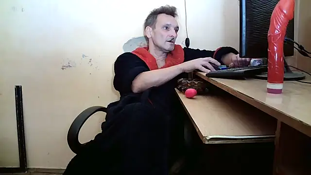 Snapshot of dundyFocus chatting on October 9, 2025, 12:36 pm dundyFocus online show from October 9, 2025, 12:36 pm