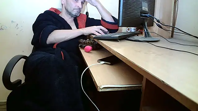 Snapshot of dundyFocus chatting on October 17, 2025, 1:14 pm dundyFocus online show from October 17, 2025, 1:14 pm