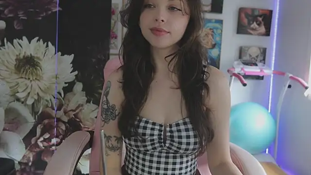 Snapshot of makiyahbelle chatting on February 23, 2026, 6:22 am makiyahbelle online show from February 23, 2026, 6:22 am