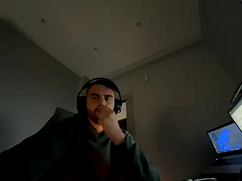 gerozz90 online show from November 14, 2025, 2:38 pm