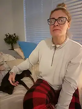 HollyTattoo online show from December 8, 2024, 12:30 pm