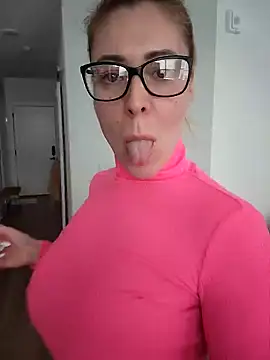 HollyTattoo online show from December 12, 2024, 6:10 pm