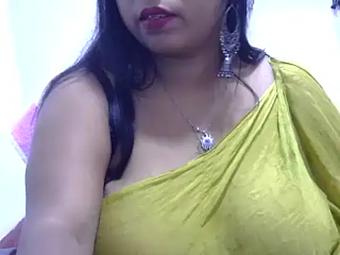 Snapshot of ROSEE_MERRYYYY chatting on March 18, 2025, 12:58 pm ROSEE MERRYYYY online show from March 18, 2025, 12:58 pm