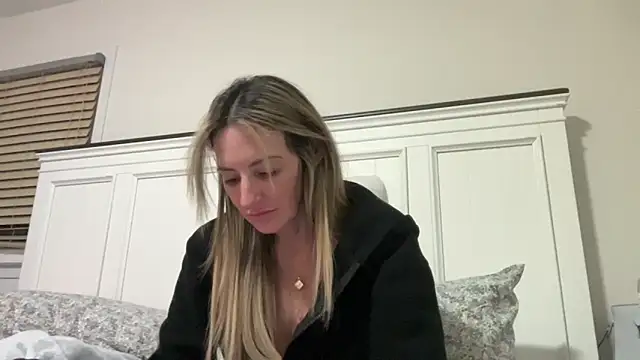 Snapshot of AmandaStarryNight chatting on February 17, 2026, 3:47 am AmandaStarryNight online show from February 17, 2026, 3:47 am