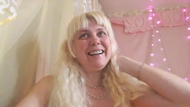 SunnySylvia online show from February 12, 2026, 6:03 pm