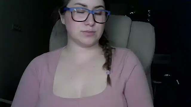 Snapshot of SeasonalSomeone chatting on May 28, 2026, 9:01 pm SeasonalSomeone online show from May 28, 2026, 9:01 pm