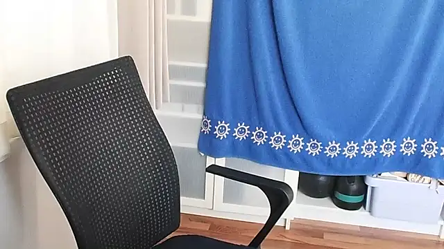 hotdestany online show from April 18, 2026, 6:39 am