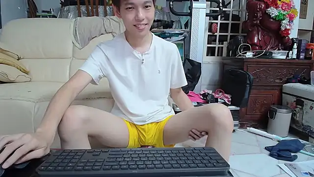 Snapshot of andrewooi chatting on December 15, 2024, 12:06 pm andrewooi online show from December 15, 2024, 12:06 pm