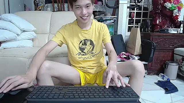 Snapshot of andrewooi chatting on December 22, 2024, 11:44 am andrewooi online show from December 22, 2024, 11:44 am