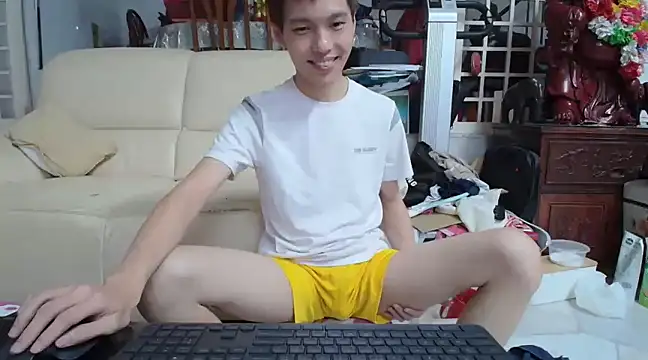 Snapshot of andrewooi chatting on February 17, 2025, 4:15 pm andrewooi online show from February 17, 2025, 4:15 pm