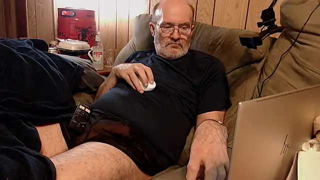 snickers1 online show from December 23, 2025, 9:40 am