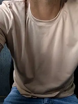 Snapshot of Leo_Big chatting on October 13, 2025, 4:29 pm Leo Big online show from October 13, 2025, 4:29 pm