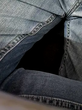 Snapshot of Leo_Big chatting on October 21, 2025, 12:28 pm Leo Big online show from October 21, 2025, 12:28 pm