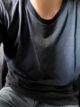 Snapshot of Leo_Big chatting on November 4, 2025, 12:15 pm Leo Big online show from November 4, 2025, 12:15 pm